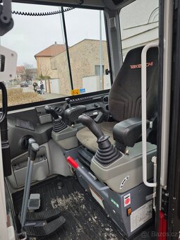 Minibagr Takeuchi TB230 - 10