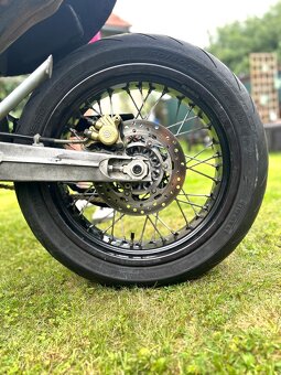 KTM 640 LC4 Supermoto - 10