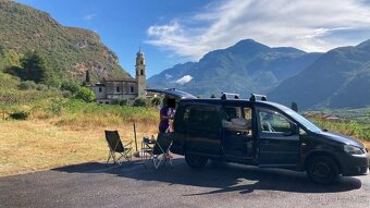 VW Caddy MAXI, 2.0 TDI s vestavbou na spaní - 10