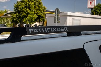 Nissan Pathfinder 2.5 dCi SE - 10