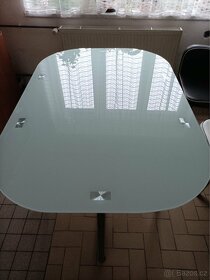 Jídelní stůl se šesti židlemi - 10