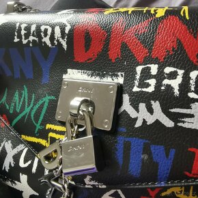 Limitovaná edice kabelky DKNY Elissa Multi Brush - 10