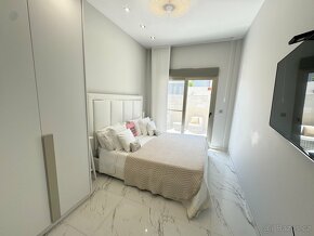 Moderní vila ve Villamartinu (Španělsko) - 10