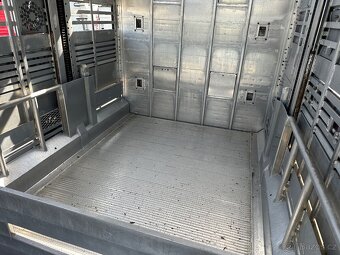 Volvo NH12 460,6X4,Nástavba na přepravu zvířat - 10