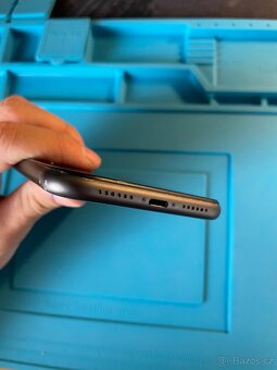 iPhone 11 Black 64GB, baterie 90% - 10
