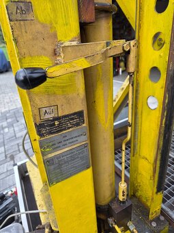 Nemecky nůžkový 2T hydraulicky zvedák DDR - 10