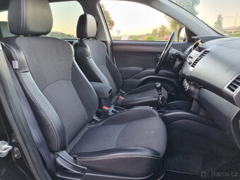 Peugeot 4007 2,2 HDi 4x4, 7 míst - 10