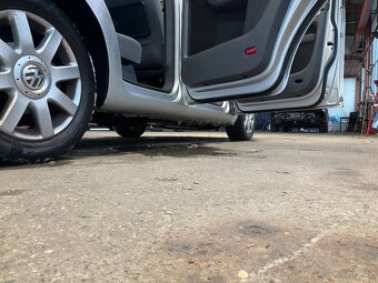 Touran 1.9TDI 77kW,7.Míst,Webasto,Tažné,Bez koroze - 10