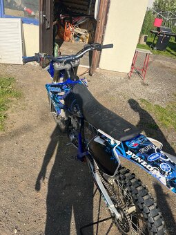 Yamaha yzf 450 2005+oblečení a helma - 10