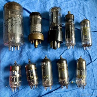 radio Philips 471A-14 r.1938-1939+10ks elektronek - 10