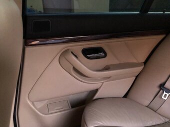 BMW e39 - interiér - 10