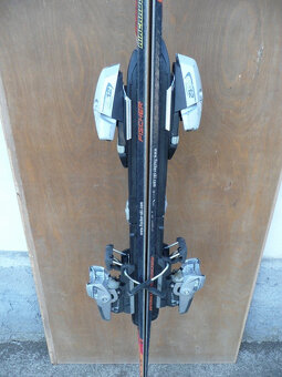 Tři páry značkových lyží - 10