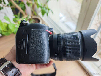 zrcadlovka NIKON D7100 s příslušenstvím a objektivem - 10