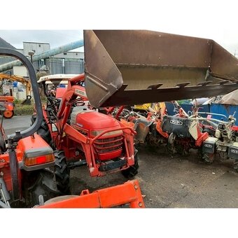 Malotraktor Yanmar s čelním nakladačem - 10