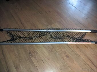 Příčníky a síťka RAV4 originální - 10