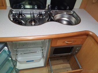 HOBBY 540UFe č.242. Pro 4. Fr. postel. Sprcha. Rok 2006 - 10