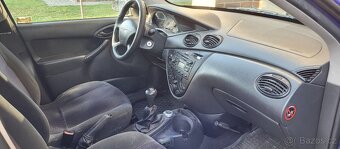 Focus 1.6i hatchback - 10