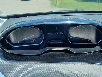Peugeot 208 1.2 81 KW Panorama,kamera,serviska - 10