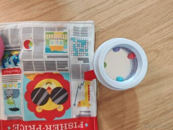 fisher price šnek, pejsek, kostky, snídaňový set, lamaze páv - 10