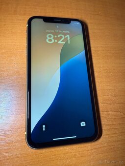 Apple iPhone XR 128GB - 10