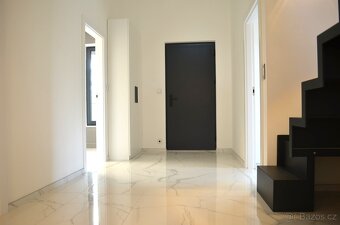 Mezonetový nový byt 4+kk, 121m2, terasa 17m2, kóje 7m2, dvě - 10