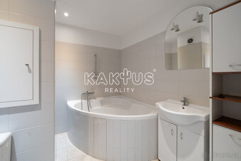 Pronájem částečně zařízeného bytu 3+kk (59 m2), ulice Vardas - 10