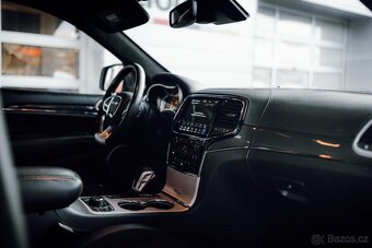 JEEP GRAND CHEROKEE SRT 6.4 HEMI V8 - 10