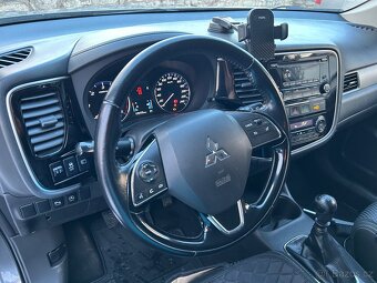 Mitsubishi Outlander - 10