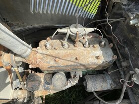 1935 Ford pickup - 10