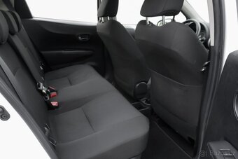 Toyota Yaris 1.5 Hybrid LOUNGE - 10
