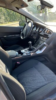 Peugeot 3008 2.0 HDI 110kw - 10