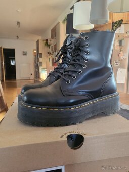 Boty na platformě Dr.Martens Jada - 10