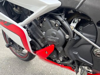 Yamaha YZR-R1 RN19 - 10