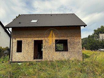 Prodej stavebního pozemku o výměře 800 m² s rozestavěnou sta - 10