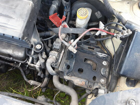 Fiat Panda 2004 1,1 40kW zluta, DILY z vozu - 10