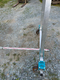 Mobilní portálový jeřáb s nosností 1 tuna + 2 vozíky - 10