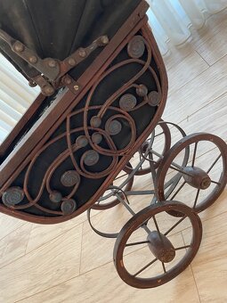 Starožitný proutěný kočárek pro panenky 🧸 loukoťková kola - 10