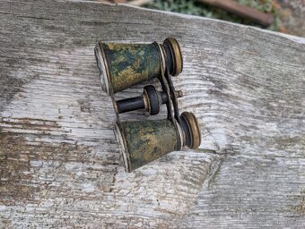 divadelni kukatko dalekohled - 10