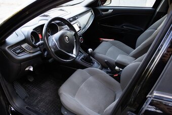 Alfa Romeo Giulietta (2015) - 10