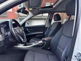 BMW Řada 3 E90 320i 110kW Sedan Navi Aut. klima Šíbr ALU R18 - 10
