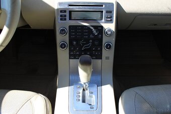 Volvo XC70 2,4 D5 136kW 4x4, serviska, koup.ČR - 10