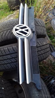VW Volkswagen Golf 4 přední maska mezi světla - 10