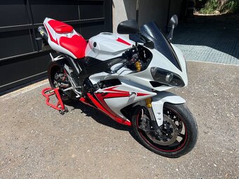 Yamaha r1 - 10