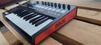 AKAI ADVANCE 25 - 10