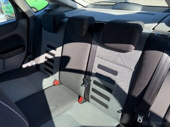 Ford Focus 1.8i - 10