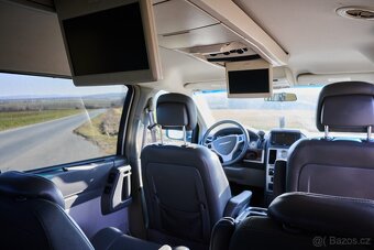 CHRYSLER TOWN & COUNTRY TOURING 2010 - 10