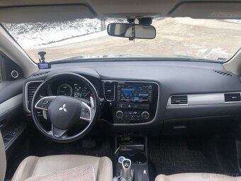 Mitsubishi Outlander Phev - 10