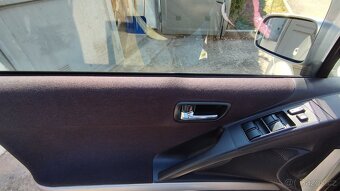 Prodam toyota corolla verso - 10