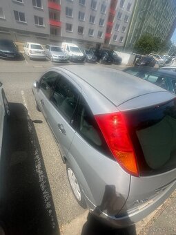 Ford Focus 2000 - 10