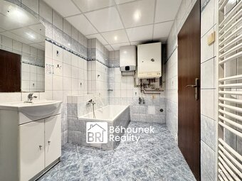 Dvougenerační dům 340 m², s částečnou půdní vestavbou a dalš - 10